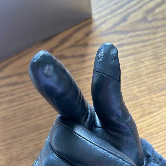 Ugg leather gloves (Brand new with tags and box) - Picture 7 of 8